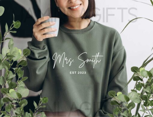 Custom Mrs Sweatshirt 4