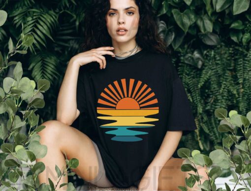 Retro Sunset Rays Wavy Shirt