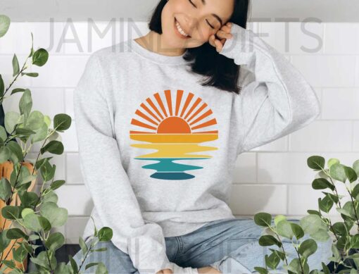 Retro Sunset Rays Wavy Shirt