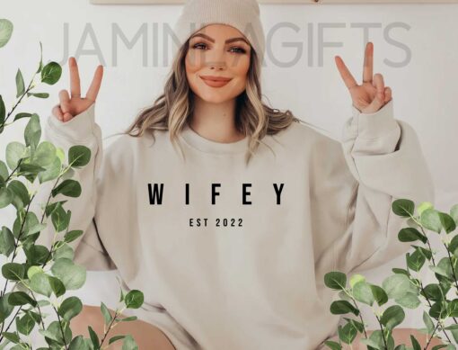 Wifey EST 2022 Sweatshirt 4